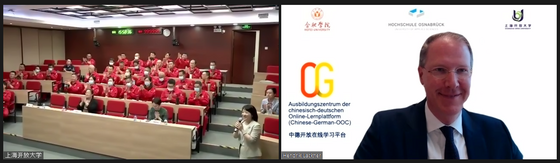 Prof. Dr. Hendrik Lackner h?lt eine Online-Vorlesung fr chinesische Expert*innen der anwendungsorientierten Hochschulbildung 