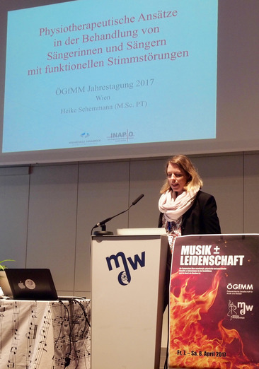 Heike Schemmann in ihrem Vortrag "Physiotherapeutische Ans?tze in der Behandlung von S?ngerinnen und S?ngern mit funktionellen Stimmst?rungen"